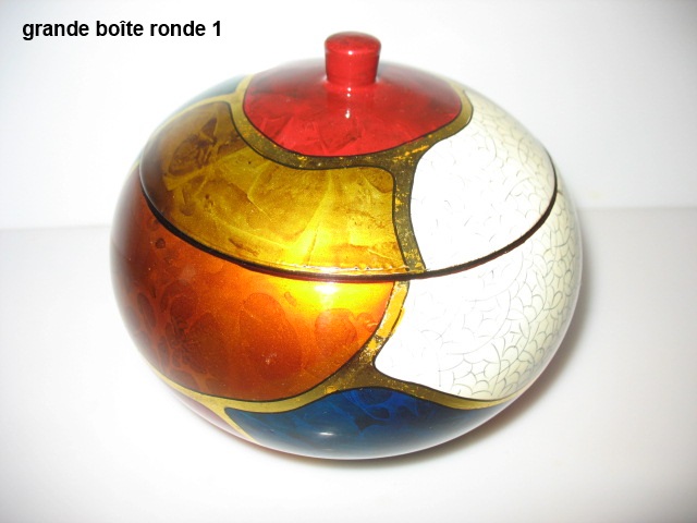 Grande bote ronde en laque (modle 28)